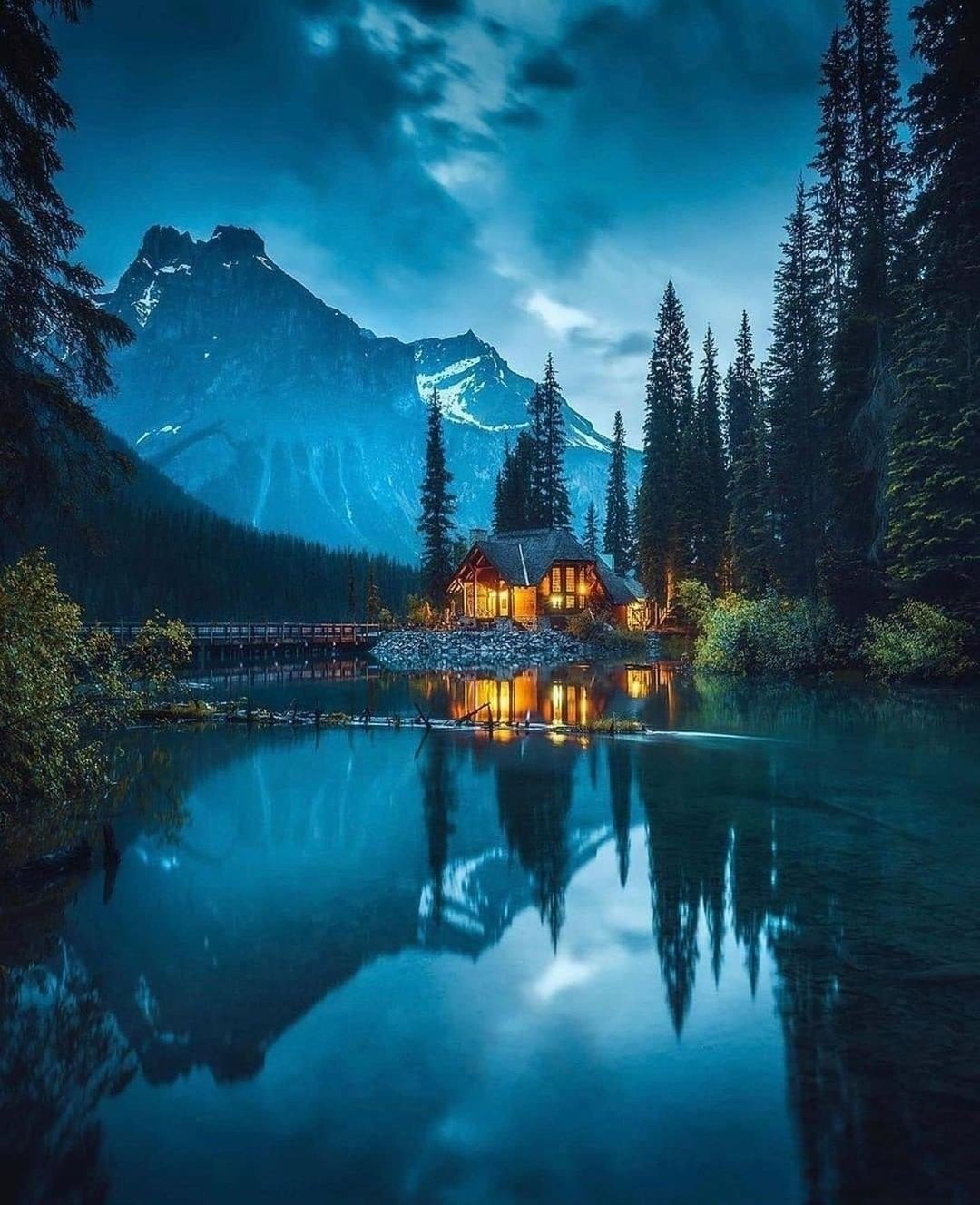 What An Absolutely Amazing Photo Of Emerald Lake In Canada 🇨🇦

Rate this shot from 1-10! 😍..Drop a ❤ in Comments if you loved this Shot.
📍Canada 📍
.
Follow 👉 @fervor.places 👈 for more amazing photos from around the world
.

Follow: @kakabooking 

📸 @merveceranphoto
.
.
.
.
.
.

  #naturephotography
#travelphotography #naturelovers
#travelgram #landscapephotography
#instratravel #landscapes
#photography #photooftheday
#travelblogger #beautifulplaces
#picoftheday #beautifulnature
#beautifulplace #naturelover #nature
#emeraldlake #travel #landscape

  #nature_addict #nurtureofnature

  #canadamountains #hikersofinstagram #scandinavianhome

  #canadanature #canada🇨🇦 #mountains

  #mountainlife #mountainview

  #mountainscape